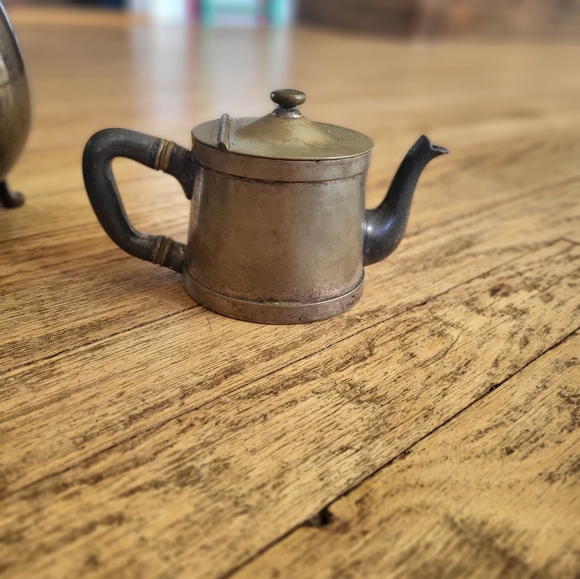 Vintage Tea Pots - Picture 3 of 7